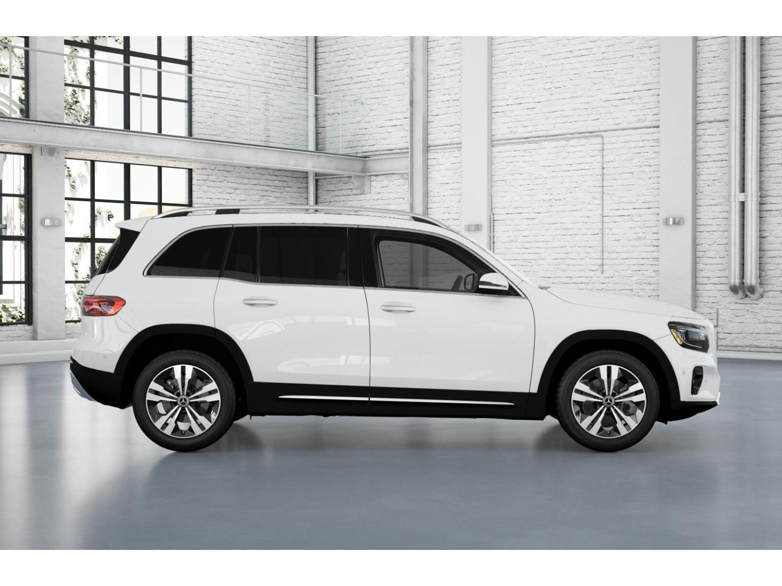 2026 Mercedes Benz GLB 250 4MATIC photo 2