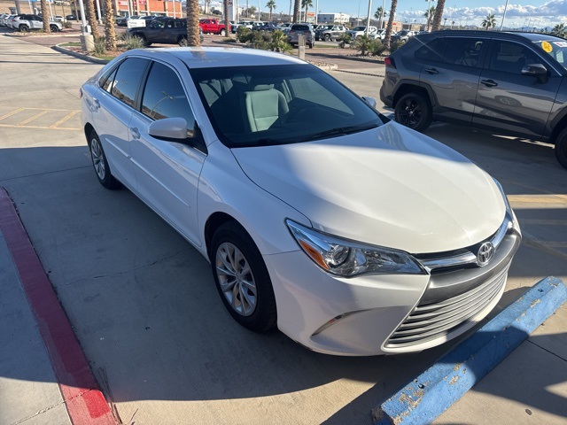 2017 Toyota Camry LE's photo
