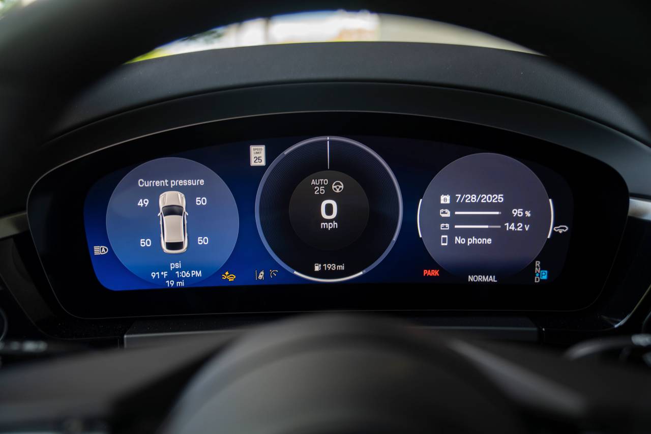 2025 Porsche Macan 4 Electric photo 17