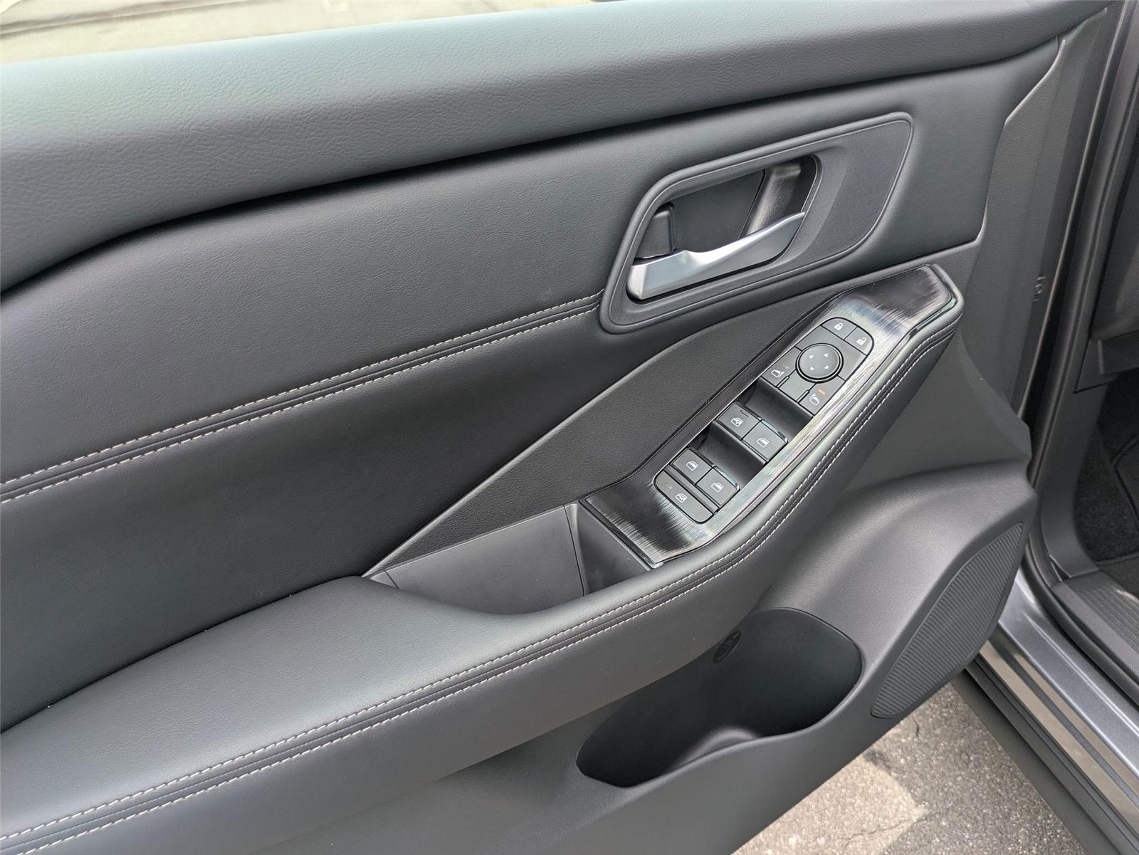 2026 Nissan Rogue SV photo 11