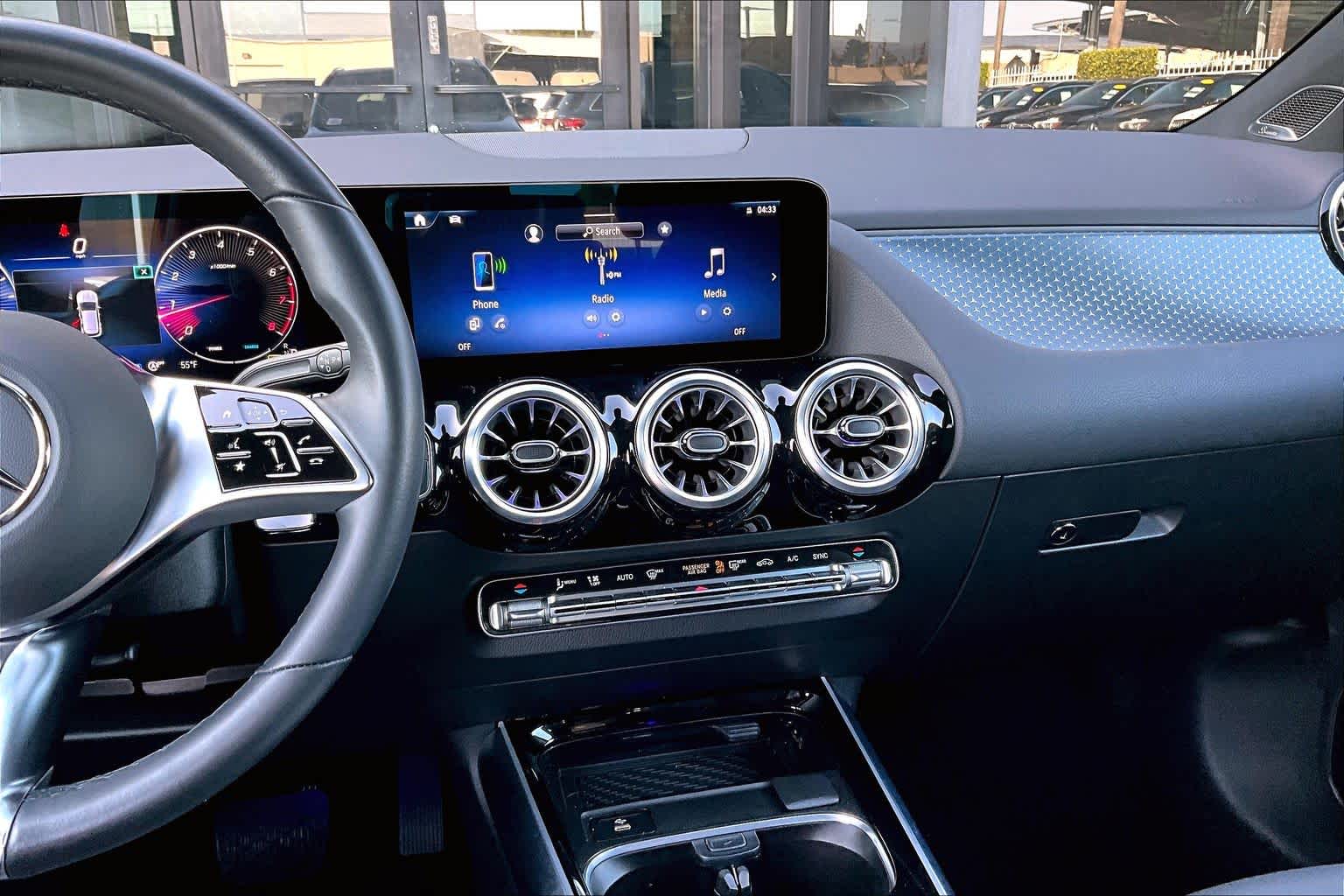 2025 Mercedes Benz GLA 250 photo 2