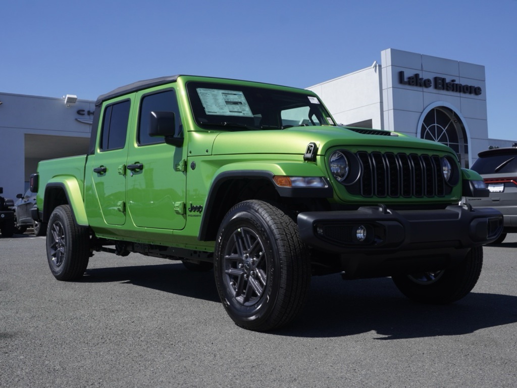2025 Jeep Gladiator Sport photo 2