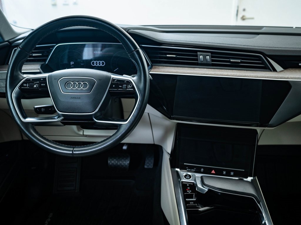 2022 Audi e-tron Premium Plus photo 22