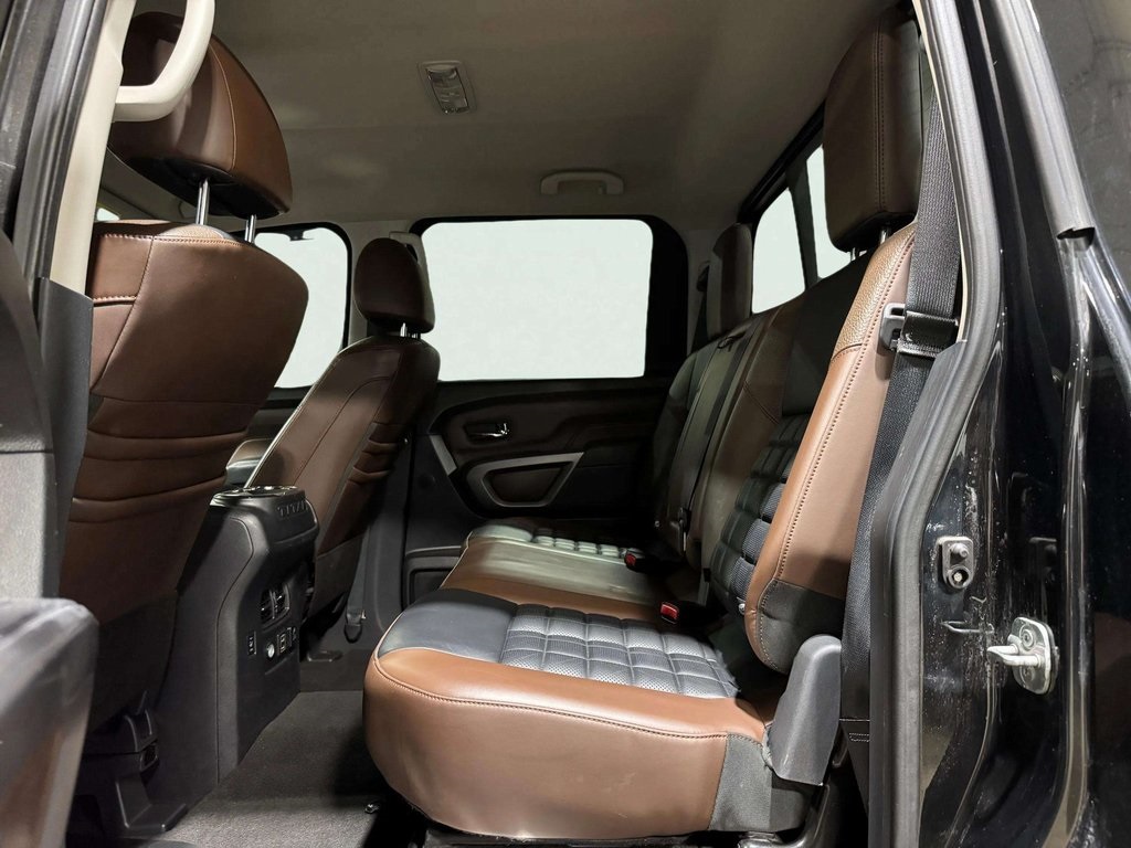 2019 Nissan Titan photo 23