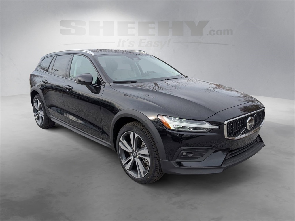 2026 Volvo V60 Cross Country B5 AWD Plus photo 2