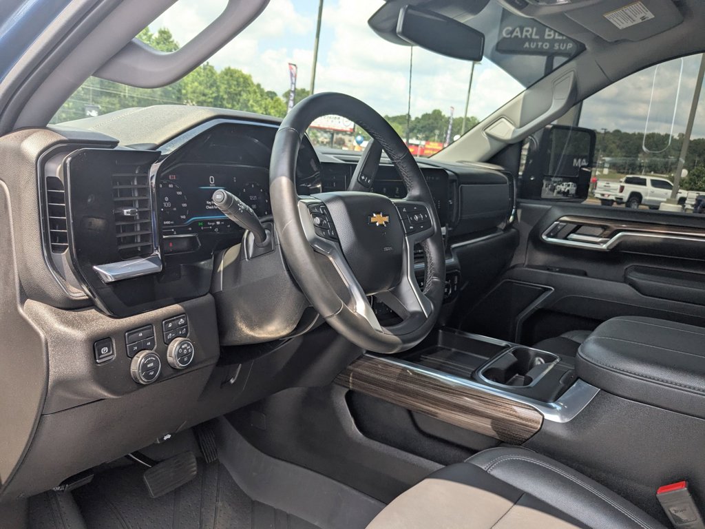 2025 Chevrolet Silverado 3500HD LT photo 6