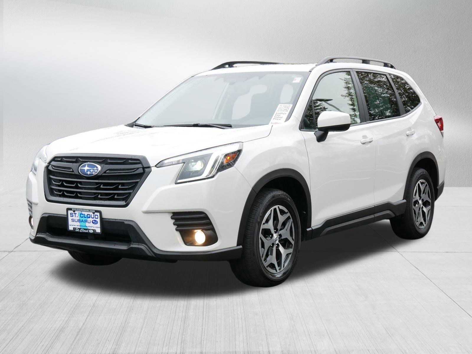 2023 Subaru Forester Premium photo 3