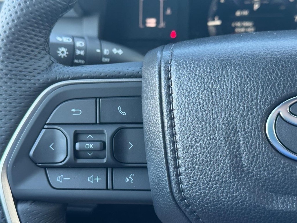 2025 Toyota Tacoma SR5 4x4 Double Cab photo 13