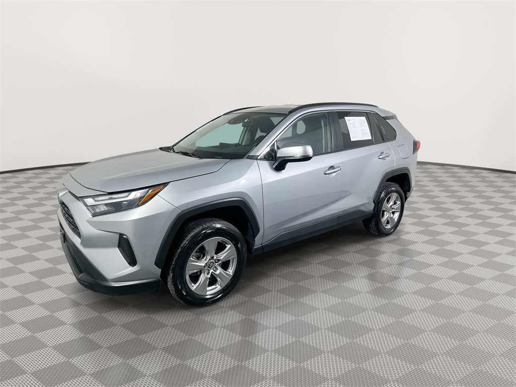 2023 Toyota RAV4 XLE photo 4