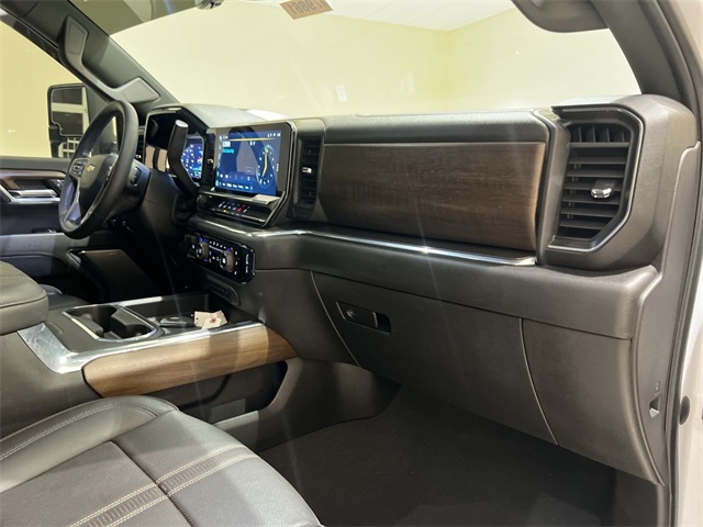 2024 Chevrolet Silverado 3500HD High Country photo 27