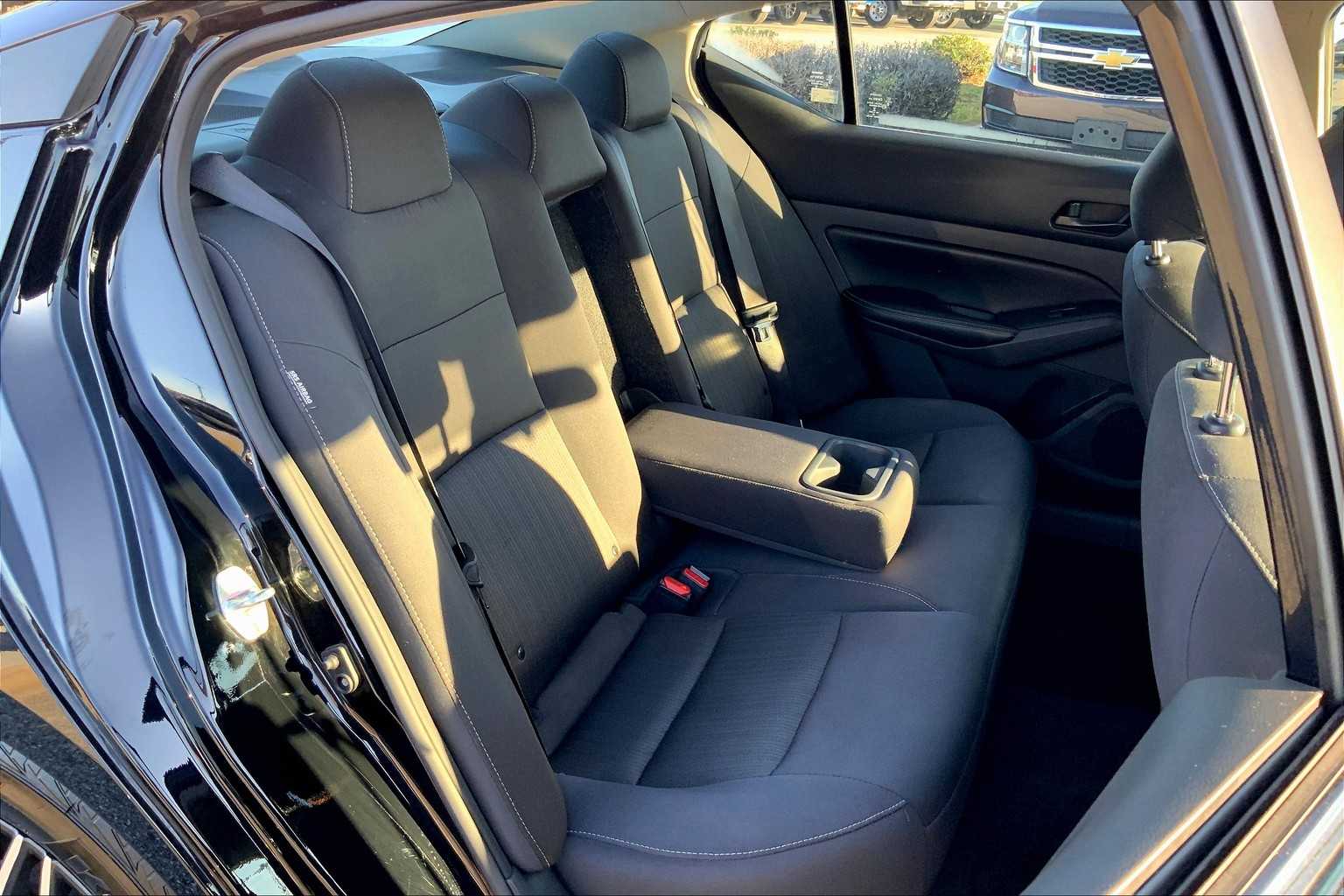 2024 Nissan Altima 2.5 SV photo 18