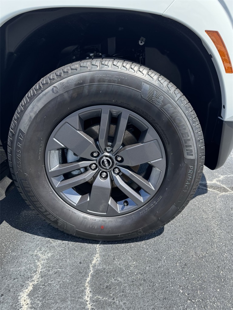 2025 Nissan Frontier Crew Cab SV photo 10