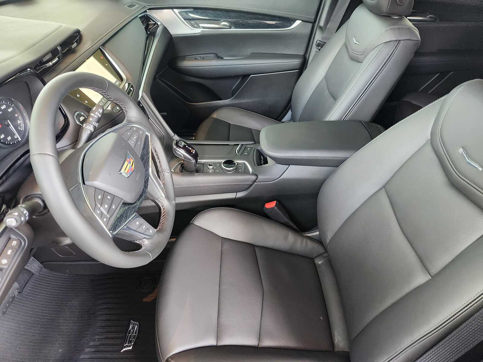 2025 Cadillac XT5 Premium Luxury photo 2