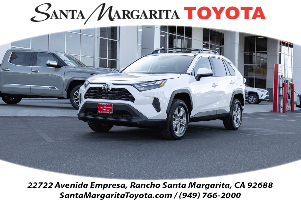 2025 Toyota RAV4 XLE's photo