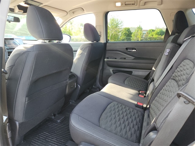 2022 Nissan Pathfinder SV photo 12