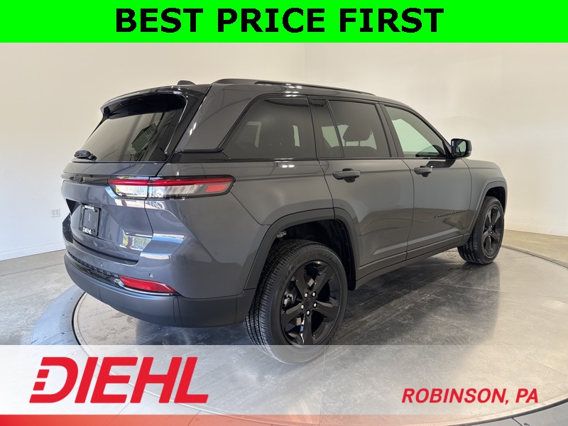 2025 Jeep Grand Cherokee Altitude photo 2