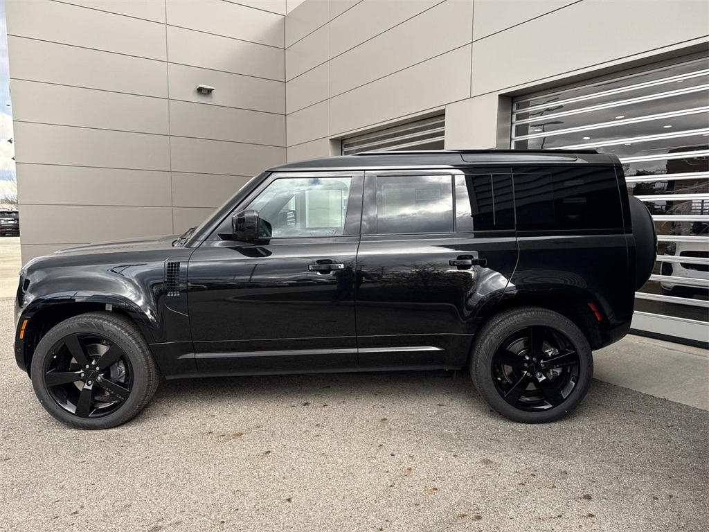 2026 Land Rover Defender 110 X-Dynamic SE photo 2