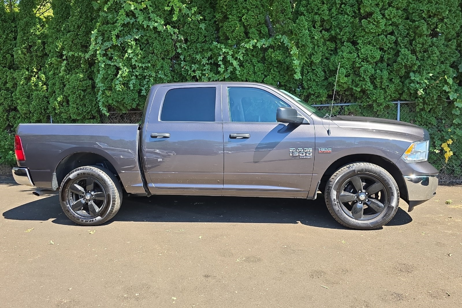 2023 Ram 1500 Classic photo 3