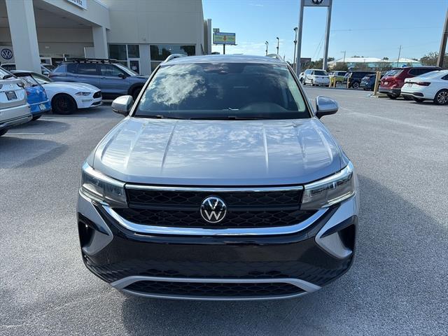 2024 Volkswagen Taos SE photo 2