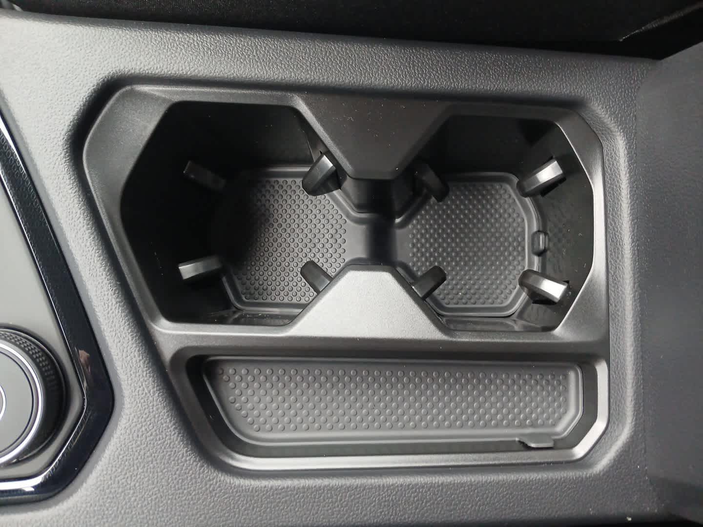 2025 Volkswagen Taos SE photo 14