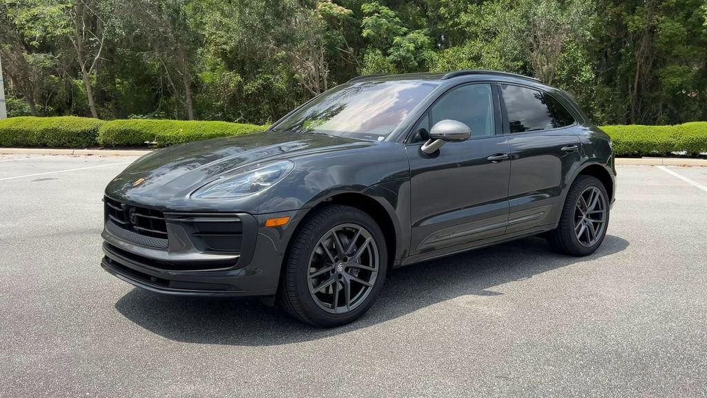 2025 Porsche Macan T photo 4