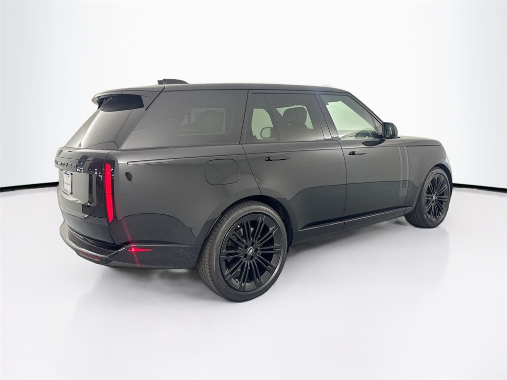 2025 Land Rover Range Rover SE photo 5