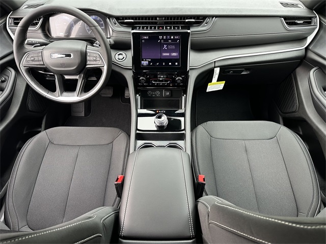 2025 Jeep Grand Cherokee Laredo photo 14