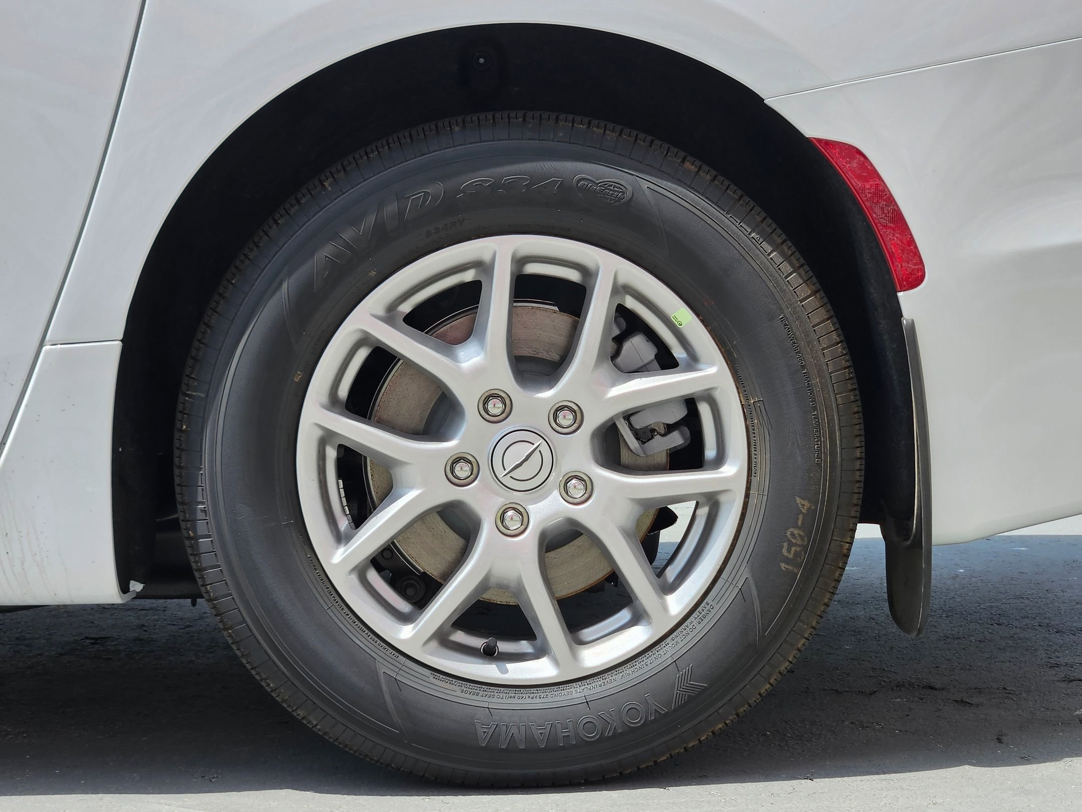 2026 Chrysler Pacifica photo 21