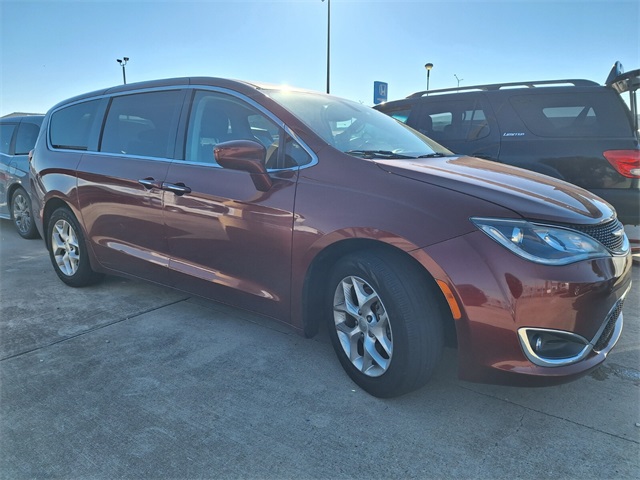 2019 Chrysler Pacifica Touring Plus photo 3