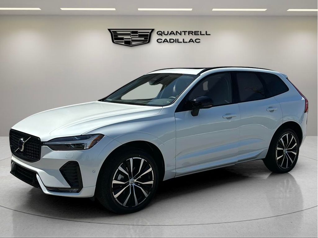 2025 Volvo XC60 B5 Plus photo 2