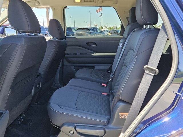2025 Nissan Pathfinder SV photo 5