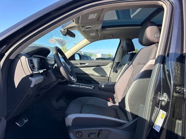 2025 Volkswagen Atlas Peak Edition SE photo 19