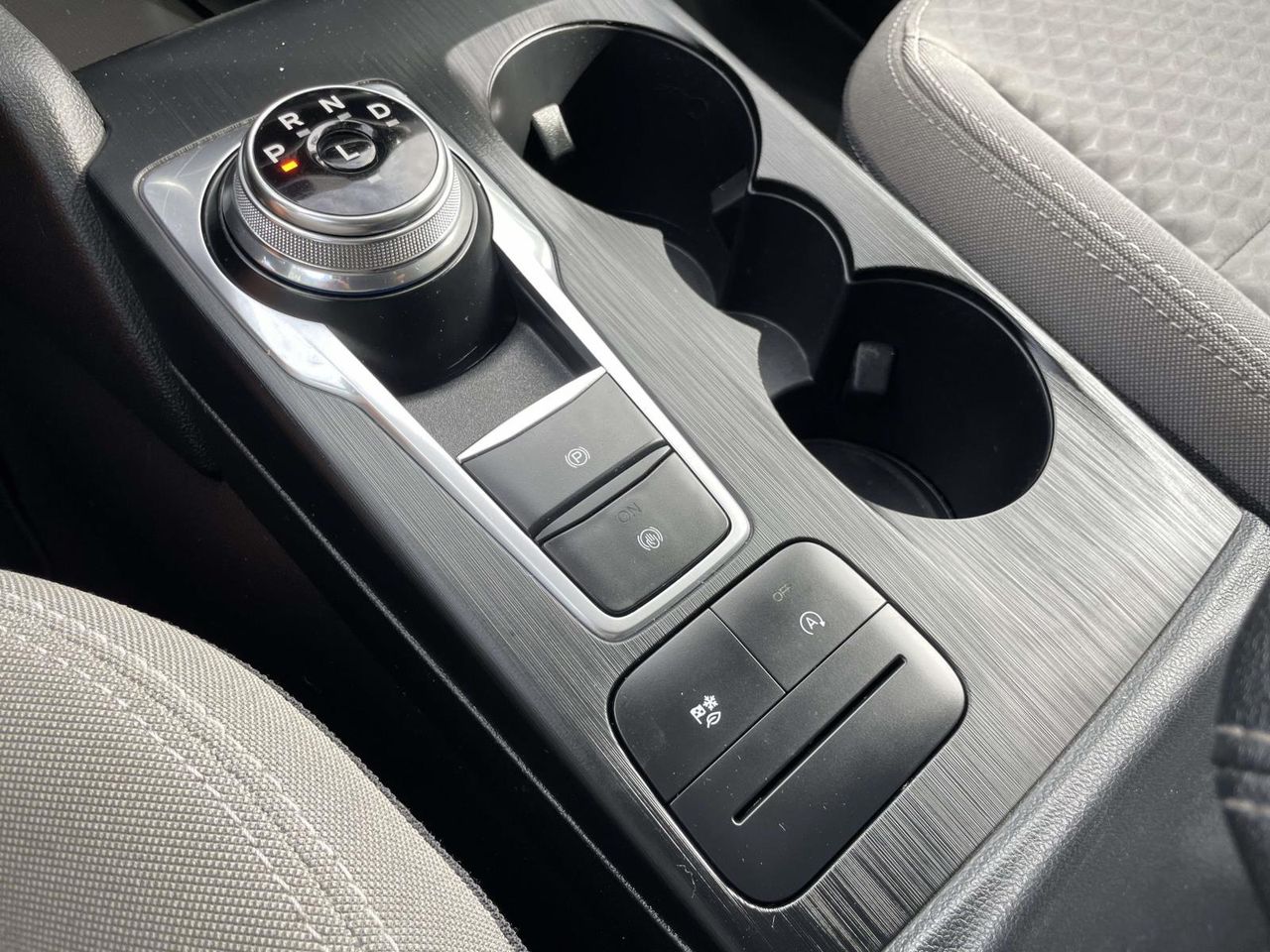 2020 Ford Escape SE photo 28
