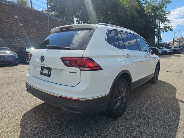 2022 Volkswagen Tiguan SE photo 2