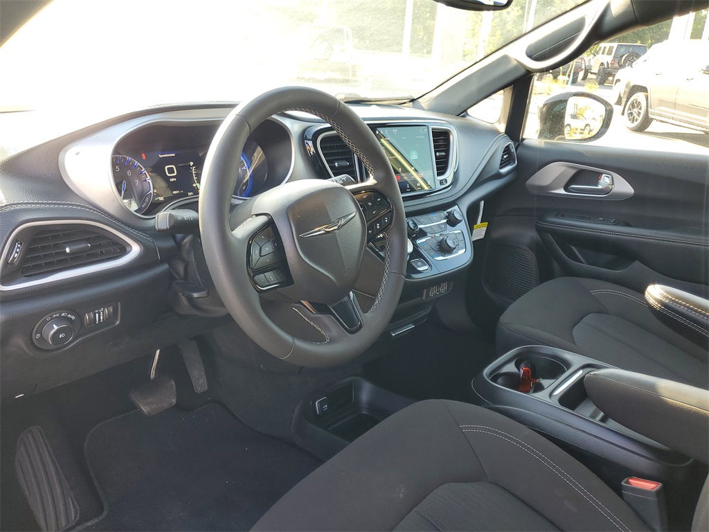 2024 Chrysler Pacifica Touring photo 13