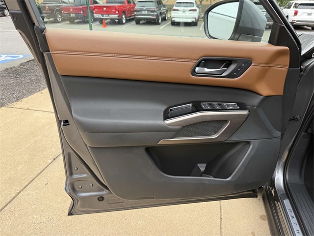 2025 Nissan Pathfinder Platinum photo 23