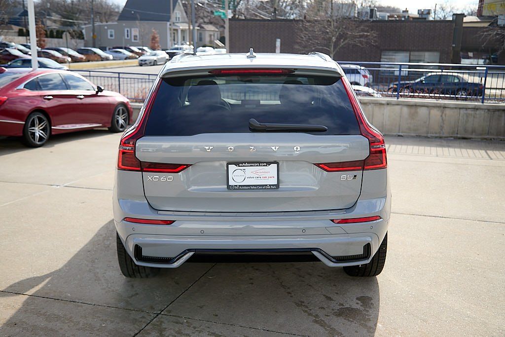 2026 VOLVO XC60 - Image 7