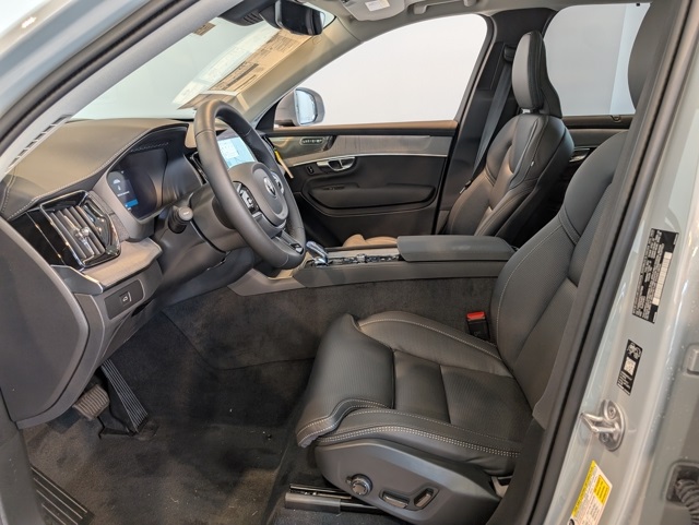 2026 Volvo XC90 Plus photo 9