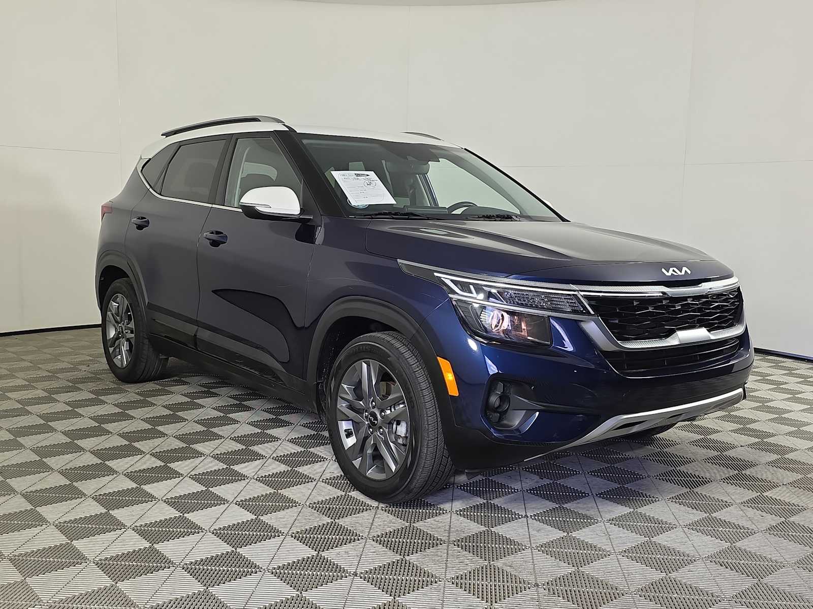 2023 Kia Seltos S's photo