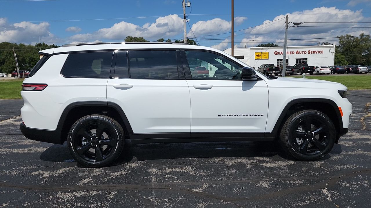 2025 Jeep Grand Cherokee Limited photo 9
