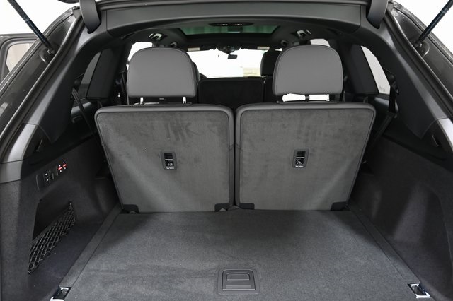 2025 Audi Q7 55 Premium Plus photo 13