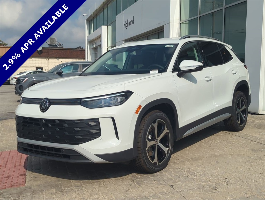 2025 Volkswagen Tiguan SE photo 2