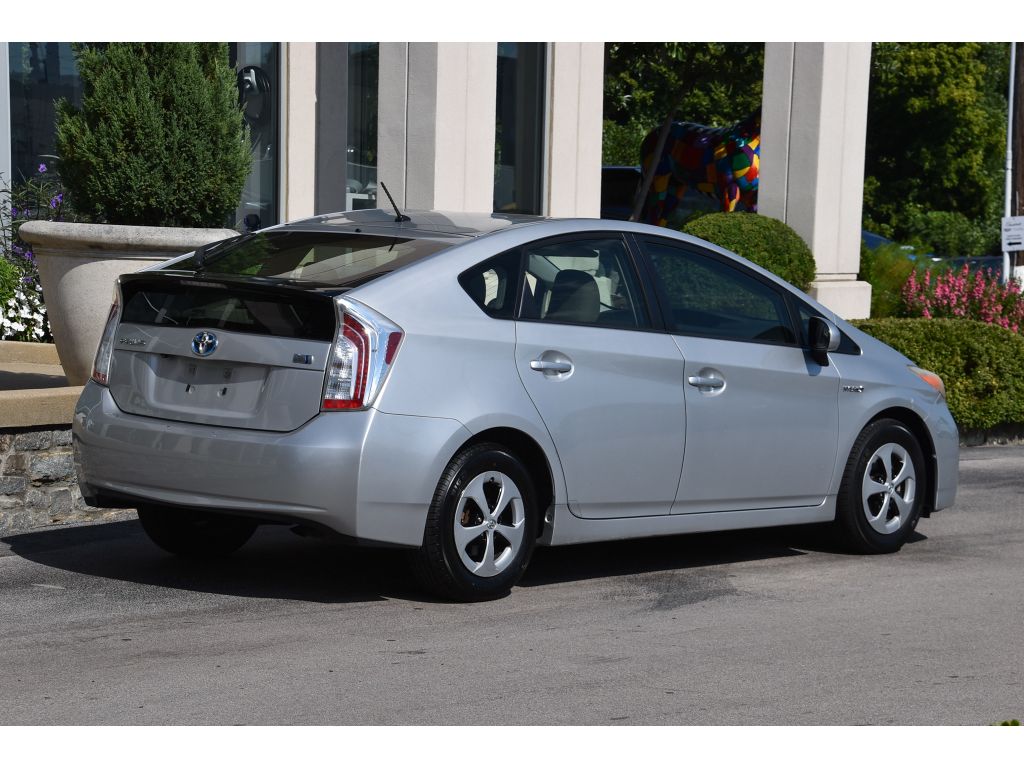 2015 Toyota Prius Two photo 4