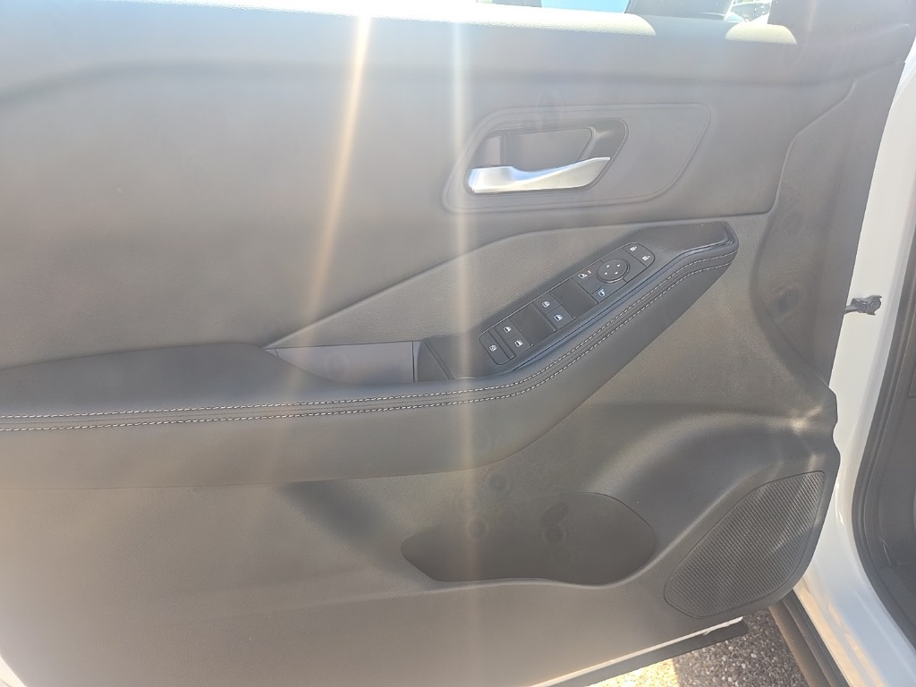2026 Nissan Rogue SV photo 11
