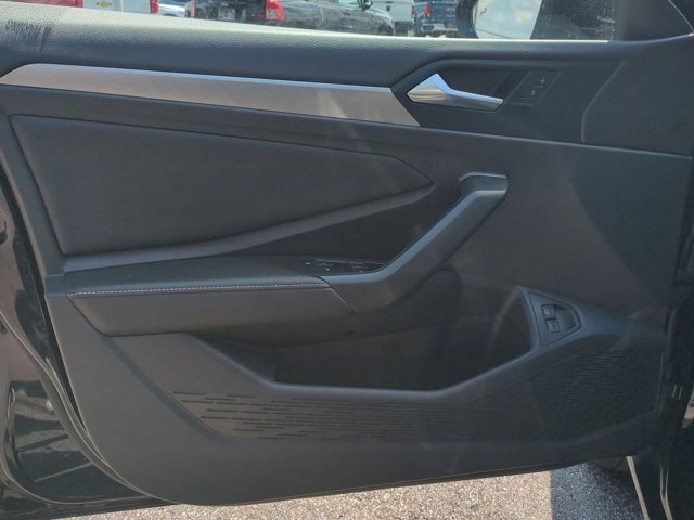 2024 Volkswagen Jetta SE photo 3