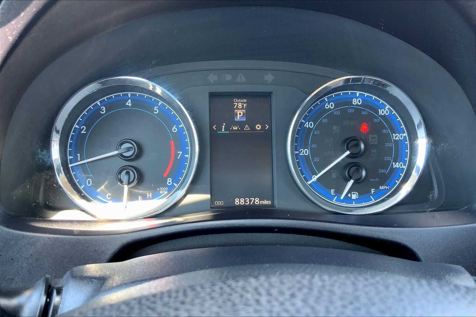2017 Toyota Corolla SE photo 25