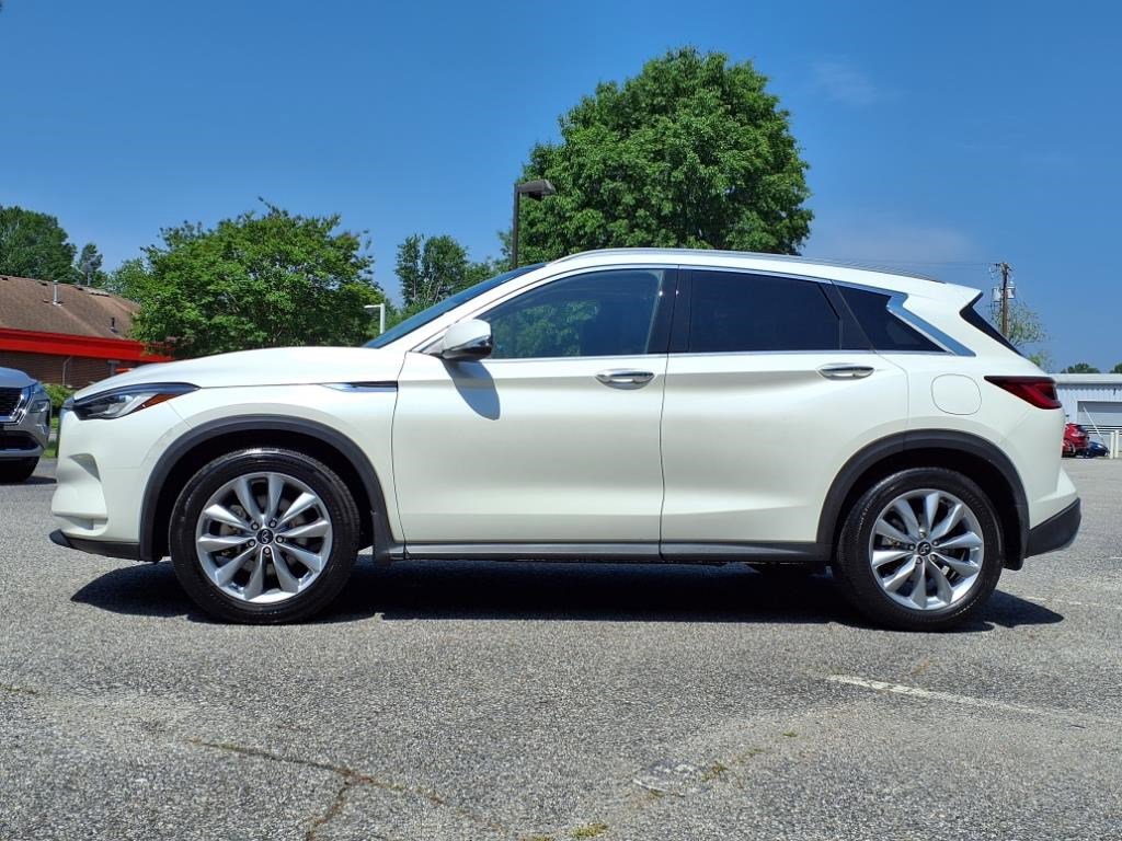 2022 Infiniti QX50 Luxe AWD photo 4