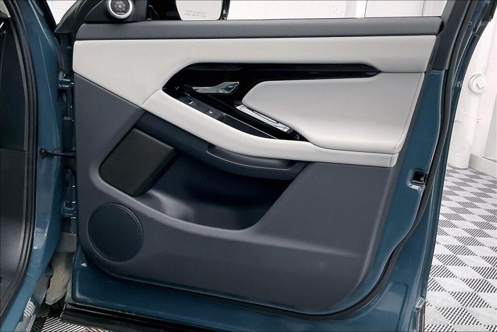2025 Land Rover Range Rover Evoque S photo 18