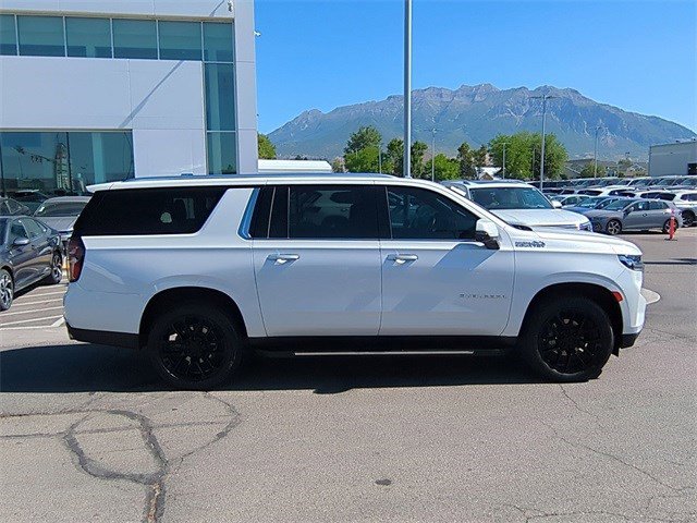2023 Chevrolet Suburban High Country photo 2