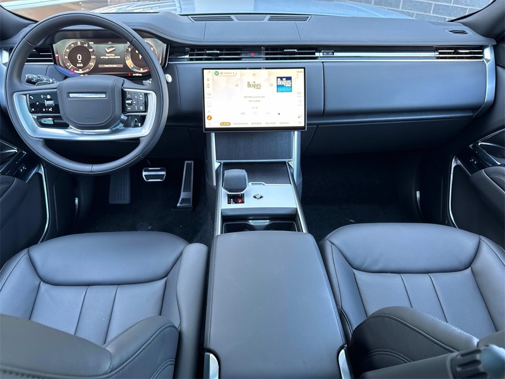 2025 Land Rover Range Rover SE photo 16